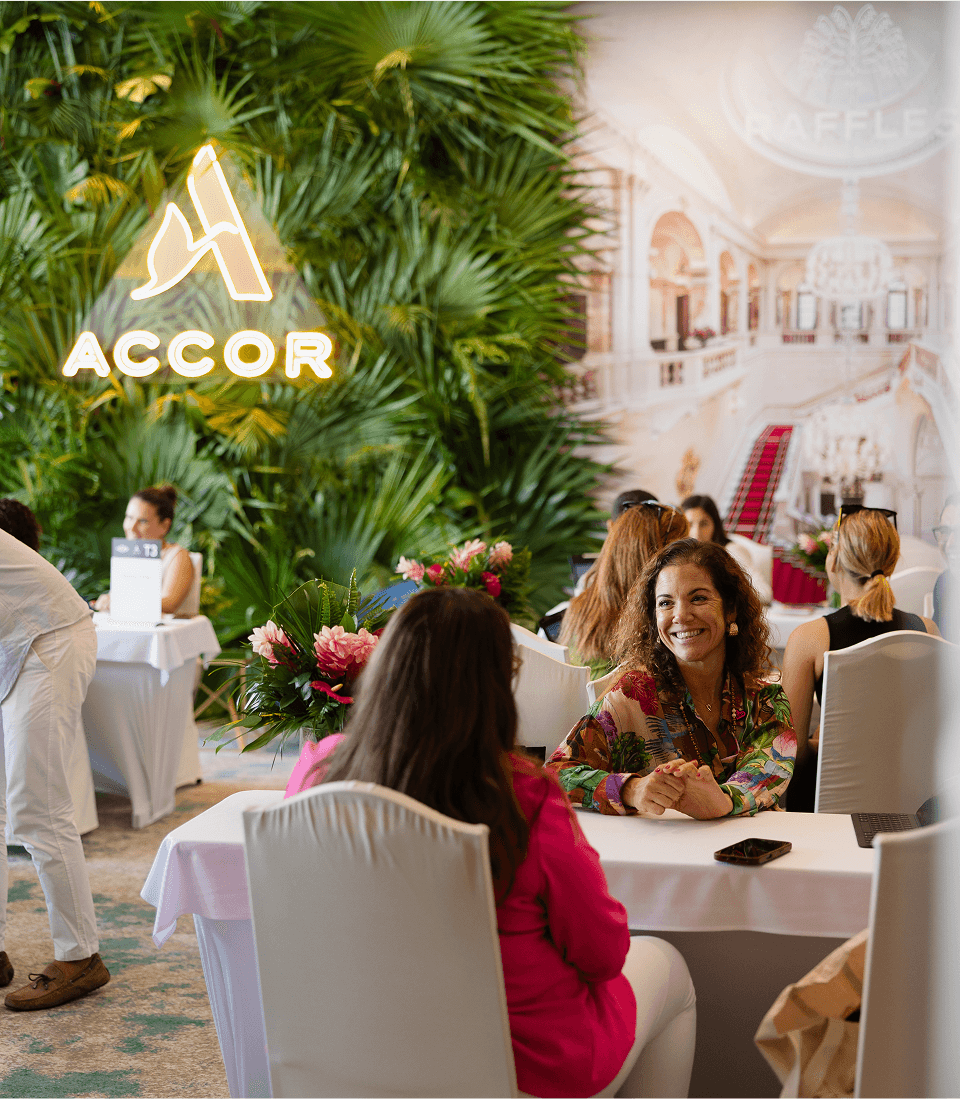 Buyers and exhibitors in one-to-one meetings in the Accor lounge
